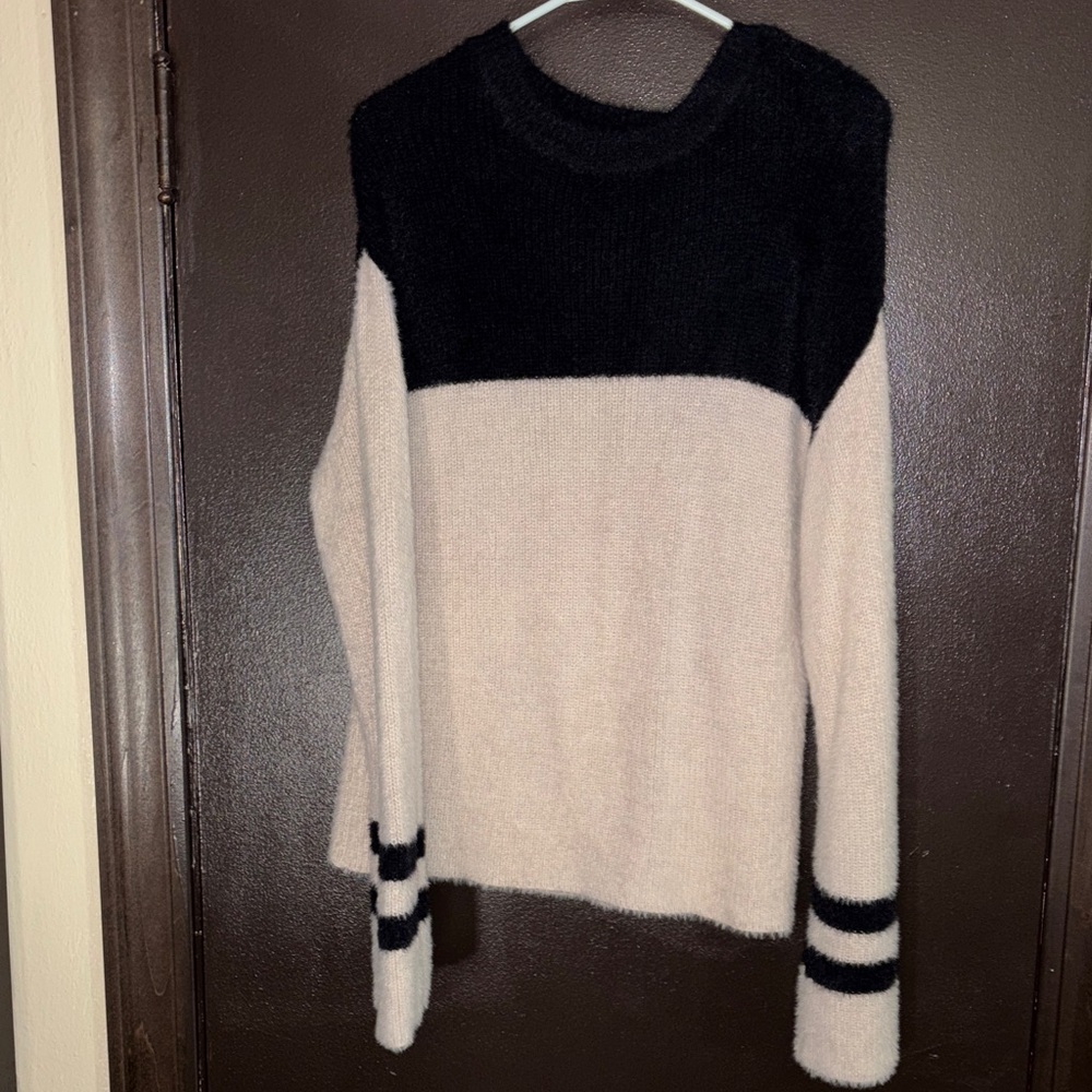 Knox Rose Black and Cream Colorblock Sweater
